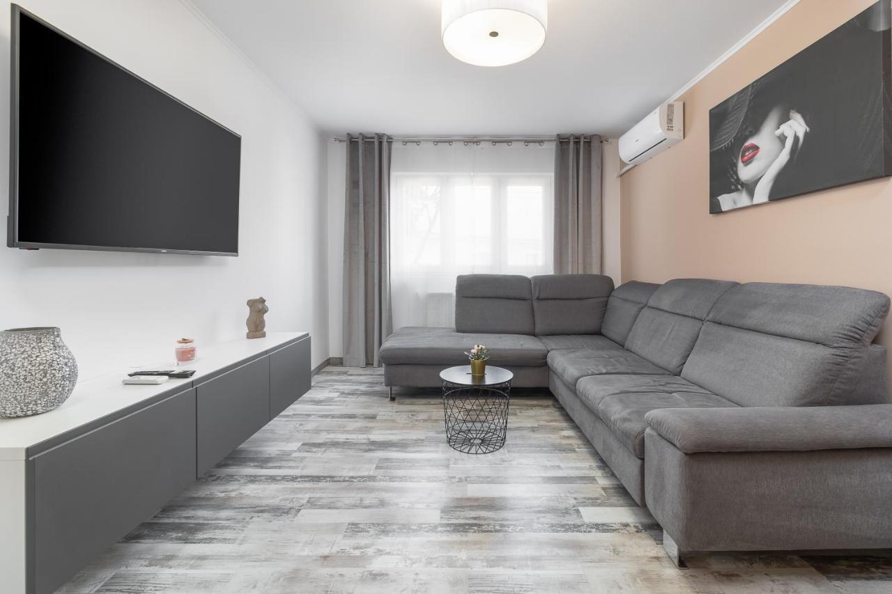 Decebal Flat Apartamento Oradea Exterior foto